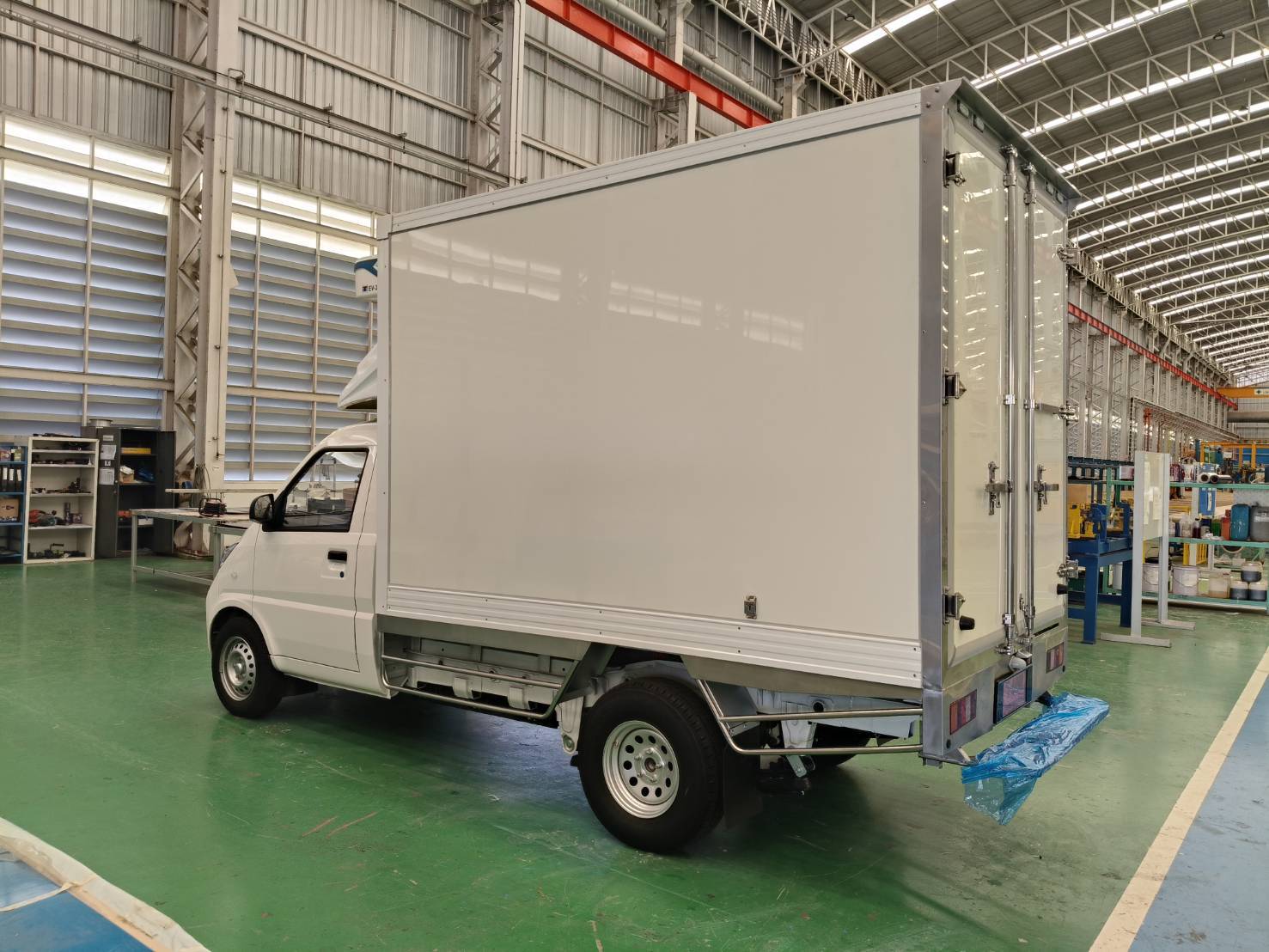 Wuling Linxys รถห้องเย็นไฟฟ้า ด้านข้าง
